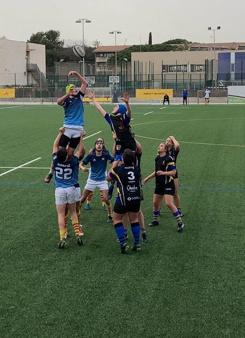 Touch del partido entre el CRUC Sub 16 y el XV Baldiri de Sant Boi