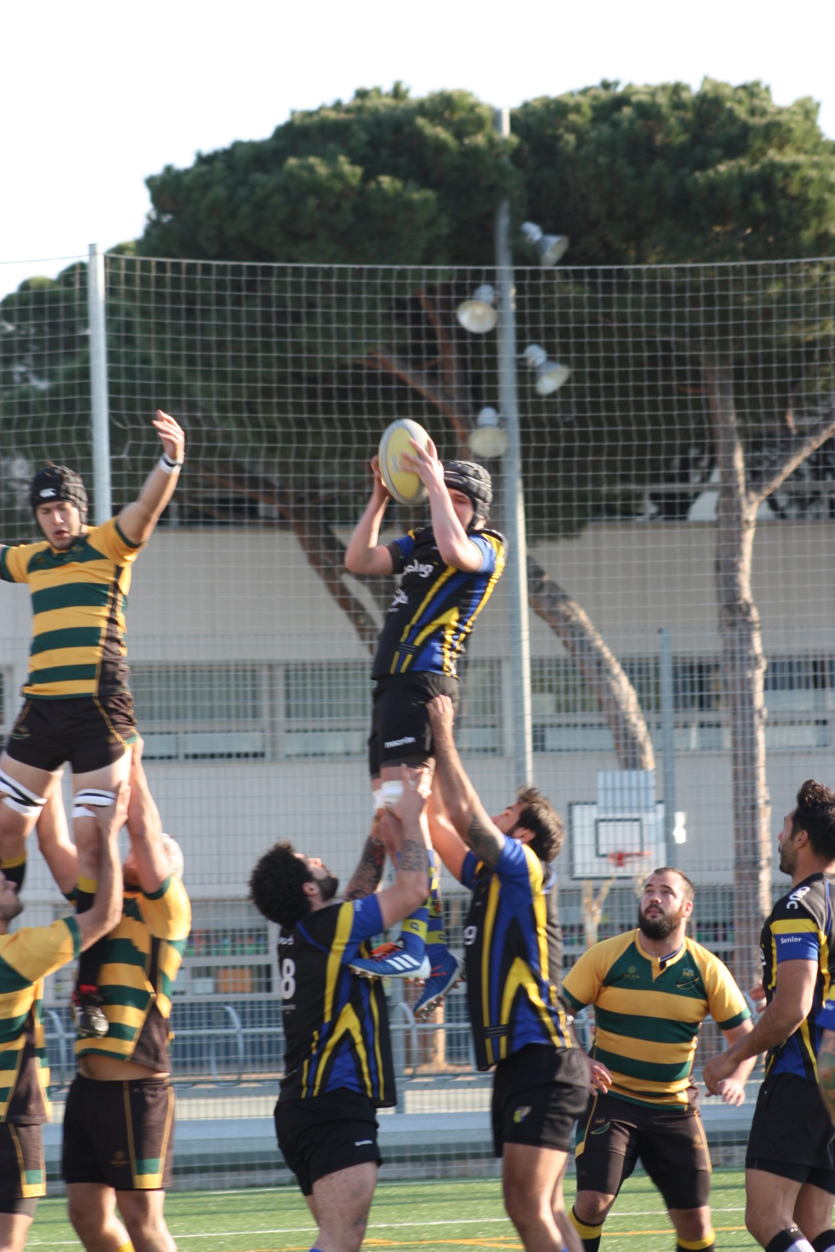 imagen del partido de la categoríia senior masculino: CRUC vs INEF Lleida. Empate a 21