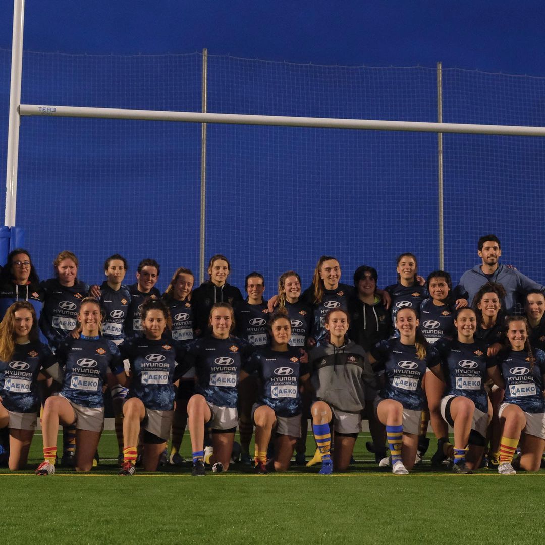 foto del equipo senior femenino CRUC-UES tras la victoria en semifinales