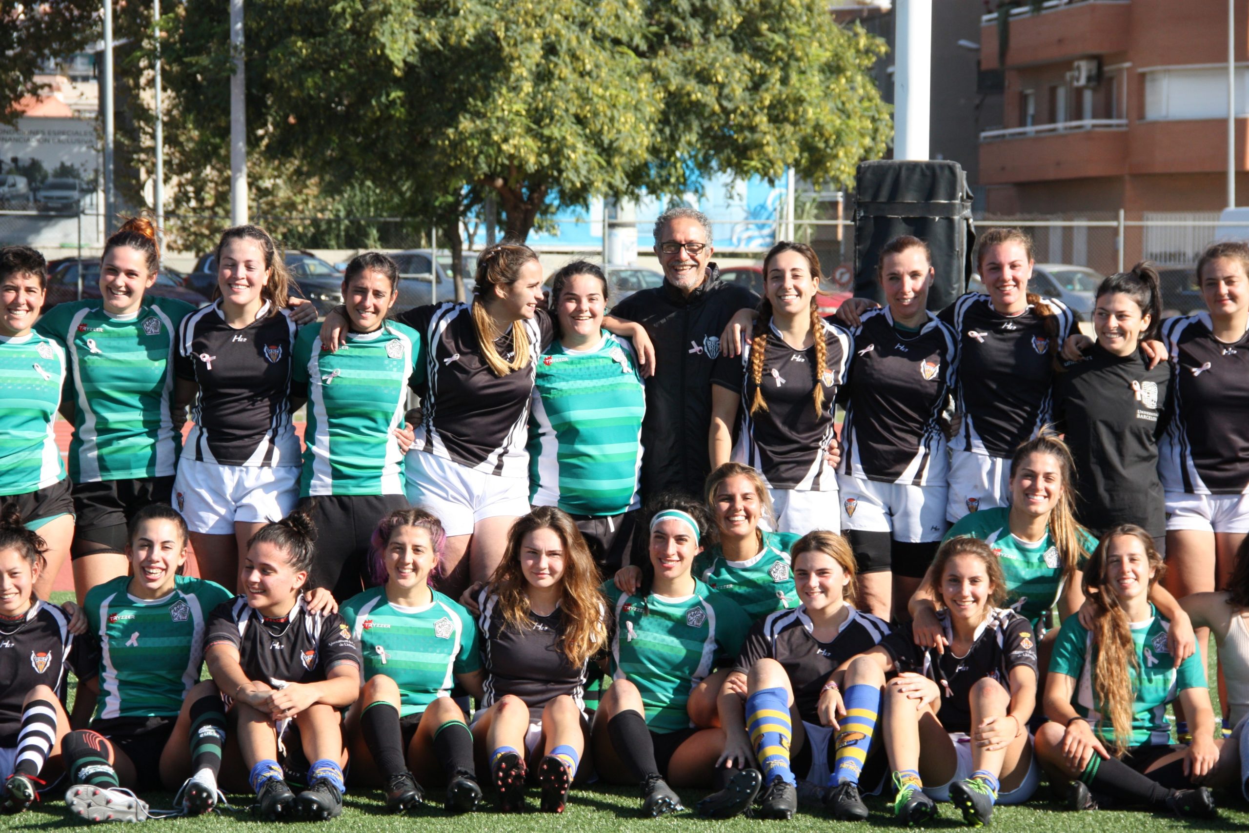 foto del grupo CRUC, Cornella e INEF barcelona, en el partido de la división senior femenino del rugby catalan